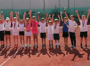 Neubau von zwei Tennis-Indoor-Sandplätzen