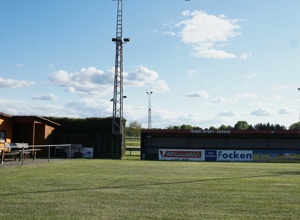 Trainerbänke für den TSV Lammertsfehn