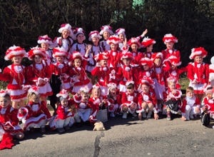 Alles in rot-weiss: Gardeuniformen für unsere Gardekinder