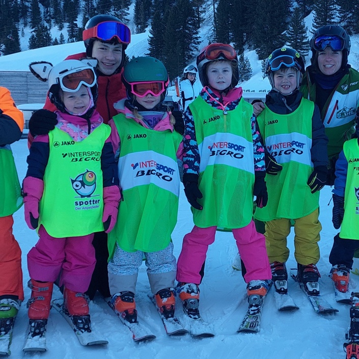 „Sichtbar auf der Piste – Anerkennung für unsere Ski-Übungsleiter“