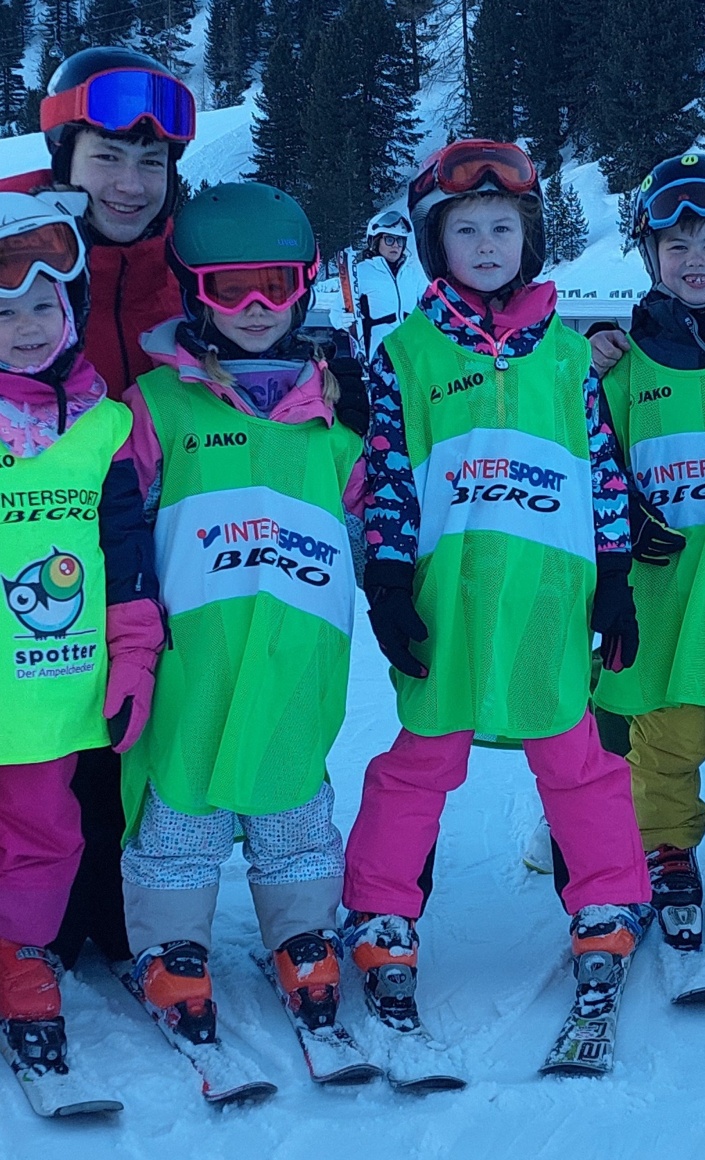„Sichtbar auf der Piste – Anerkennung für unsere Ski-Übungsleiter“