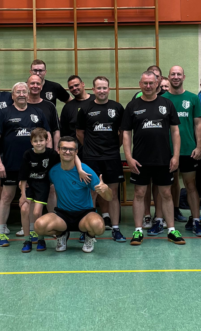 Volksbank: T-Shirts für die Tischtennissparte des TSV Schwalbe Tünde