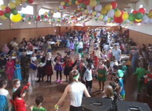 Bühnensanierung der vielseitig genutzten Turnhalle