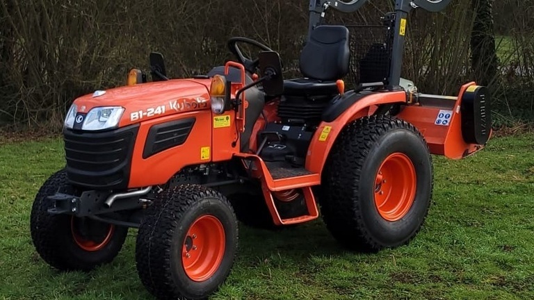 Neuer Traktor für die Pflege unseres TSV Sportgelände
