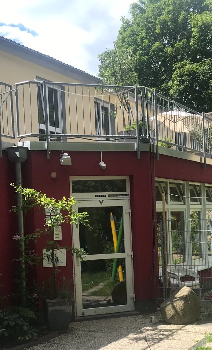 naturnahes Außengelände Kita St. Elisabeth - Rutschenhügel