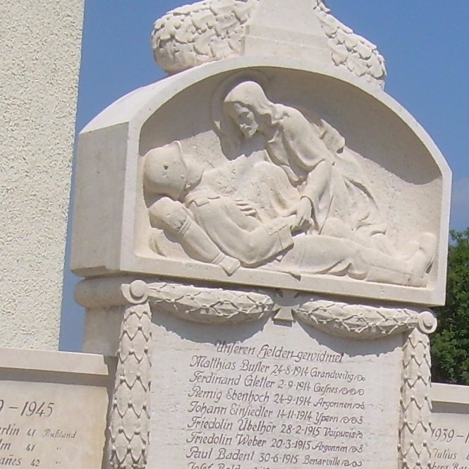 Überdachung für neu restauriertes Kriegerdenkmal