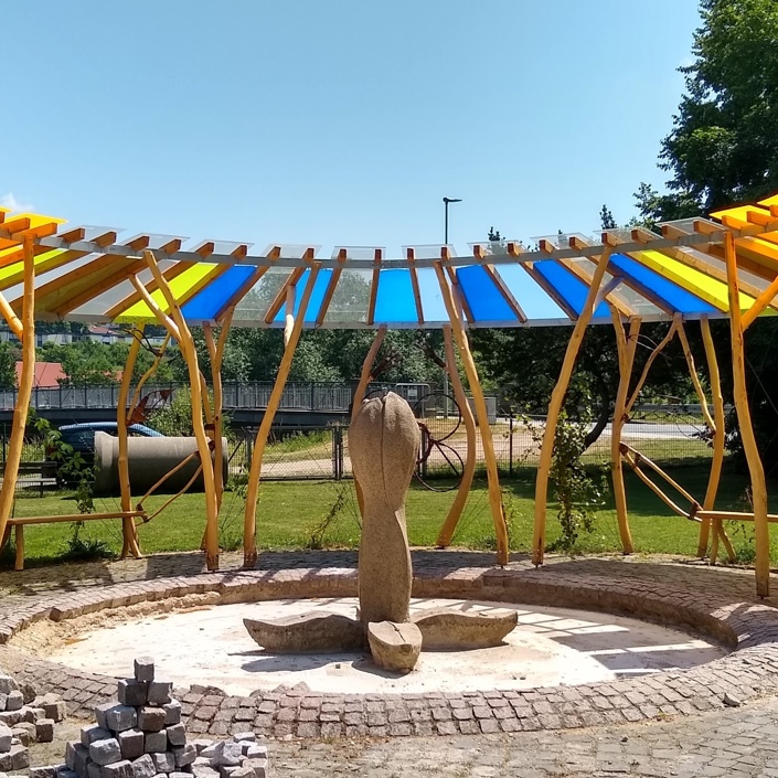 Brunnen am Dorfmittelpunktplatz Ober-Ofleiden