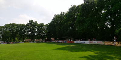 Neuer Fußballplatz mit LED Flutlichtanlage