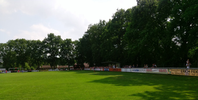Neuer Fußballplatz mit LED Flutlichtanlage