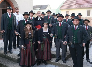 Neue Uniformen für BJV-Jagdhornbläsergruppe der Kreisgruppe Karlstadt