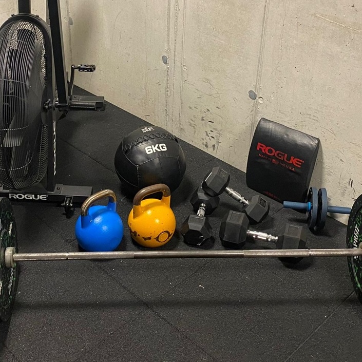 Fitnessbereich an der Ballwand des TC Rommelshausen e.V.