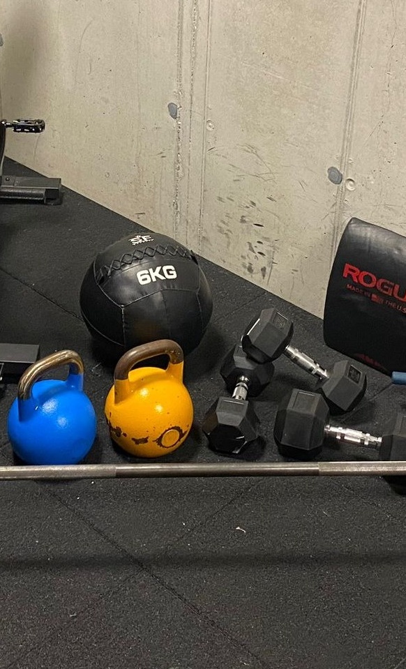 Fitnessbereich an der Ballwand des TC Rommelshausen e.V.