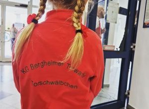 Uniformen für die Torschwälbchen der KG Bergheimer Torwache e.V 1977