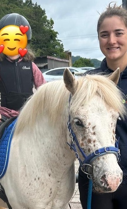 Neues Therapiepony und Sattel für Förderverein Ehrensache