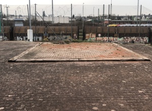 Bei Regen oder Sonne: Eine Schutzhütte für unseren Tennisverein