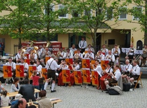 Neue Tracht für die Stadtkapelle Kaufbeuren