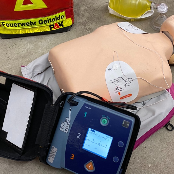 Defibrillator für Feuerwehr Geitelde zur Lebensrettung