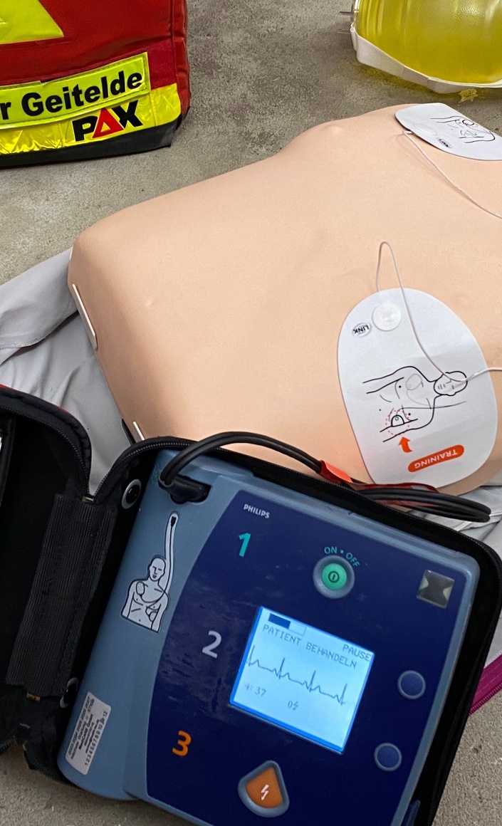 Defibrillator für Feuerwehr Geitelde zur Lebensrettung