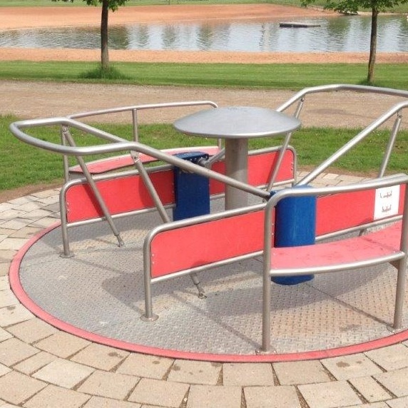 Spielplatzergänzung mit Integrationsspielgerät