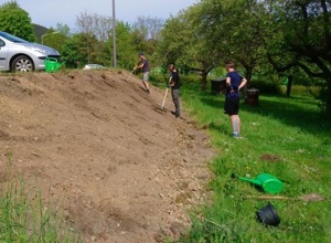 Sitzmöglichkeiten für die Streuobstwiese am GymSL