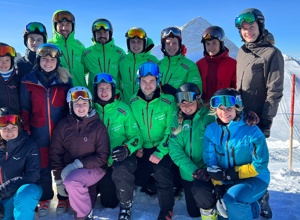 Neue Skijacken für das Trainerteam