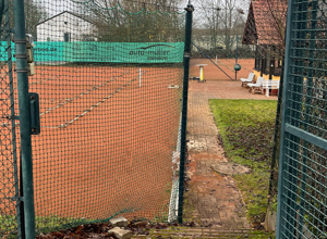 Maßnahmen an der Außenanlage auf dem Tennisplatz in Göllheim
