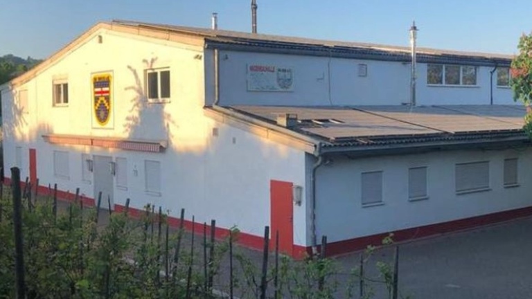 Ein Neues Dach für die Wagenbauhalle Weis