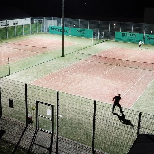 Erstellung einer Flutlichtanlage für 4 Tennisplätz