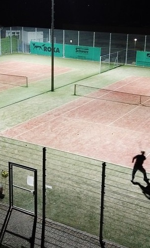 Erstellung einer Flutlichtanlage für 4 Tennisplätz