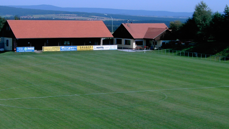 Pflege Fußballplatz und Außenanlagen