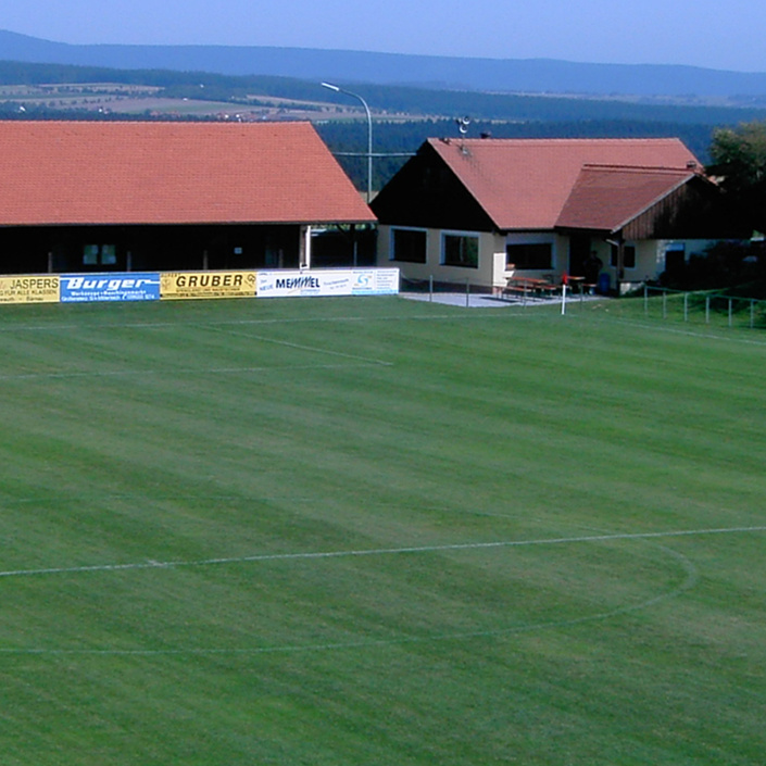 Pflege Fußballplatz und Außenanlagen