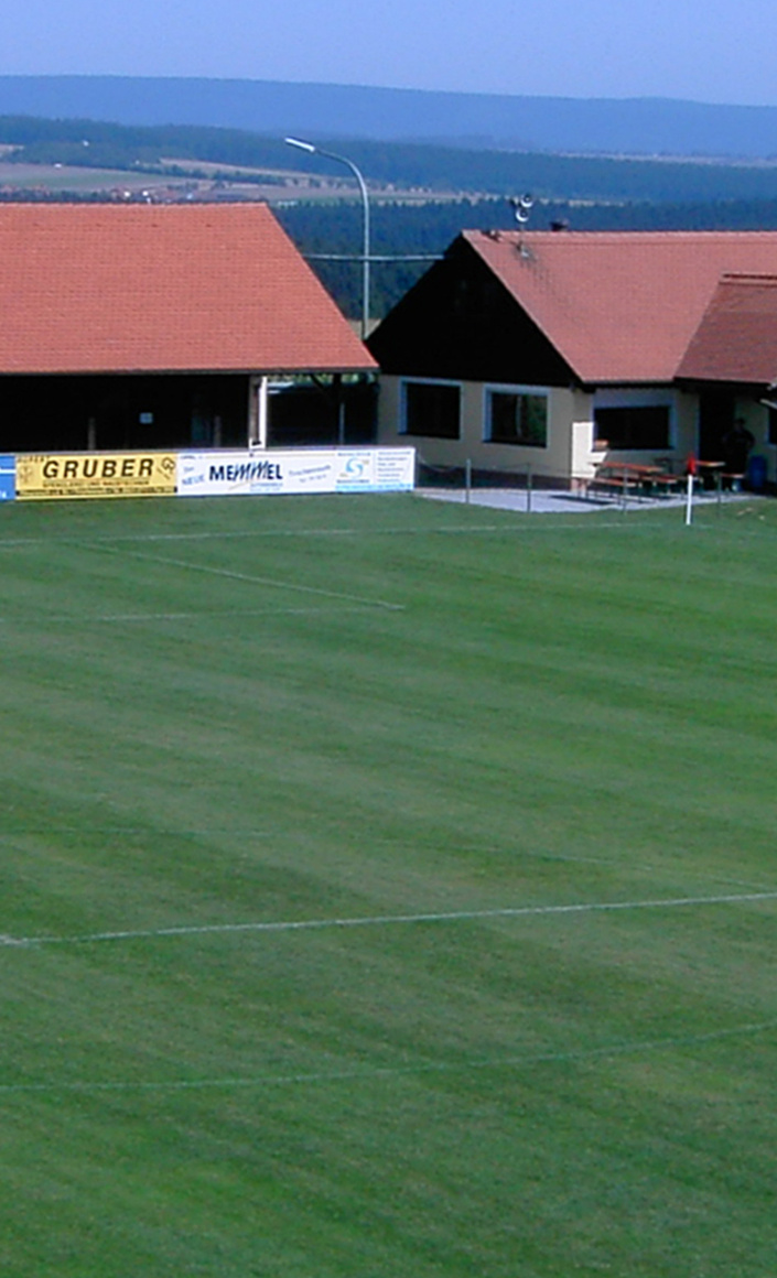 Pflege Fußballplatz und Außenanlagen
