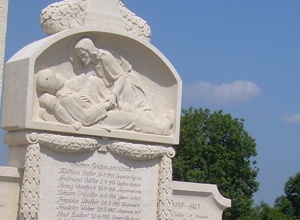 Überdachung für neu restauriertes Kriegerdenkmal