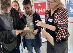 DER HAFEN HILFT! nimmt Schulen an Bord