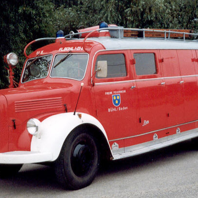 Ein Löschfahrzeug restaurieren