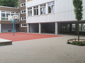 Anschaffung von Sitzgelegenheiten auf dem neu gestalteten Pausenhof