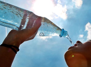 Ein neuer Kühlschrank für das Bootshaus der RG Niederkassel
