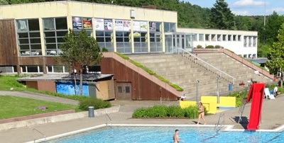 Dachkonstruktion für PV-Anlage im Waldbad