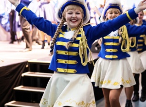 Neue Uniformen für das Tanzcorps Blau-Weiß Neye e.V.