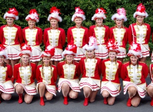 Neue Tanzuniformen für die Funkenmariechen Valbert