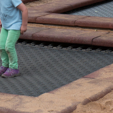 Bodentrampolin für die Gänseblümchen-Kinder