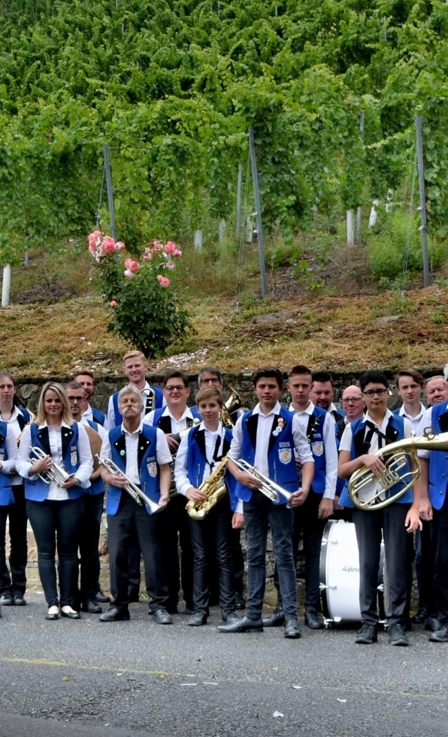 Ausstattung Jugendorchester Uniformen/Instrumente