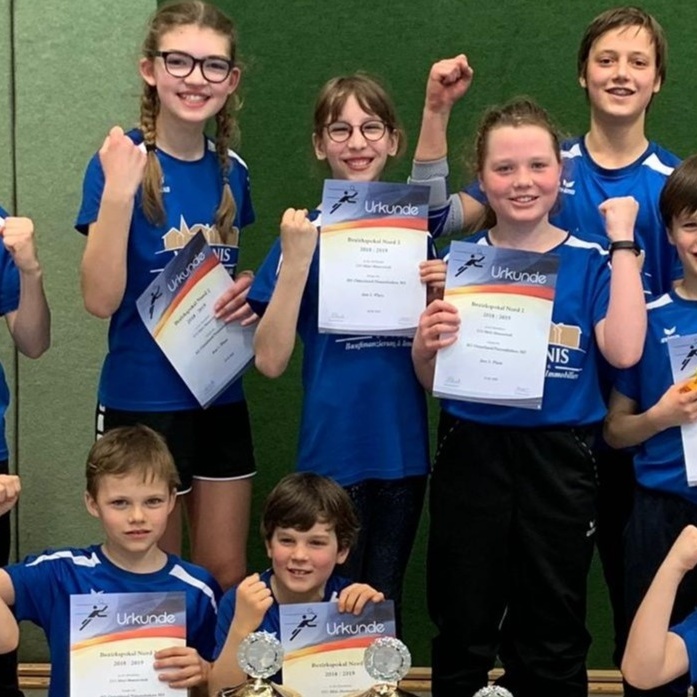 Neue Badmintontrikots für SC Blau Weiß Ostenland