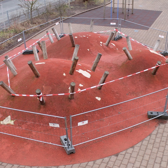 Spielelandschaft im Pausenhof