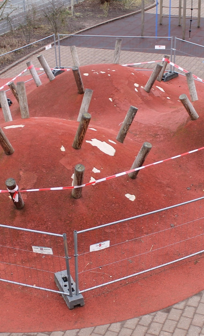 Spielelandschaft im Pausenhof