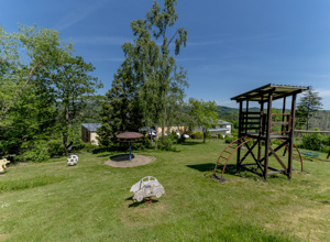 Neue Spielgeräte für Haus Bergfried