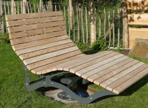 Neue Bänke für den Delecker Sportplatz