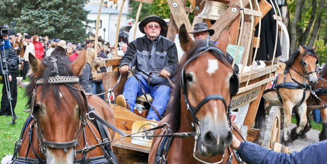Friedensglockenguss für den Pferdetreck
