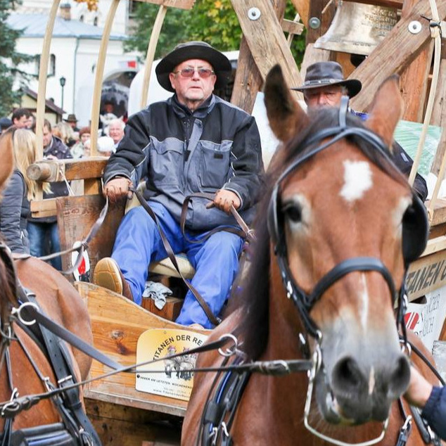 Friedensglockenguss für den Pferdetreck