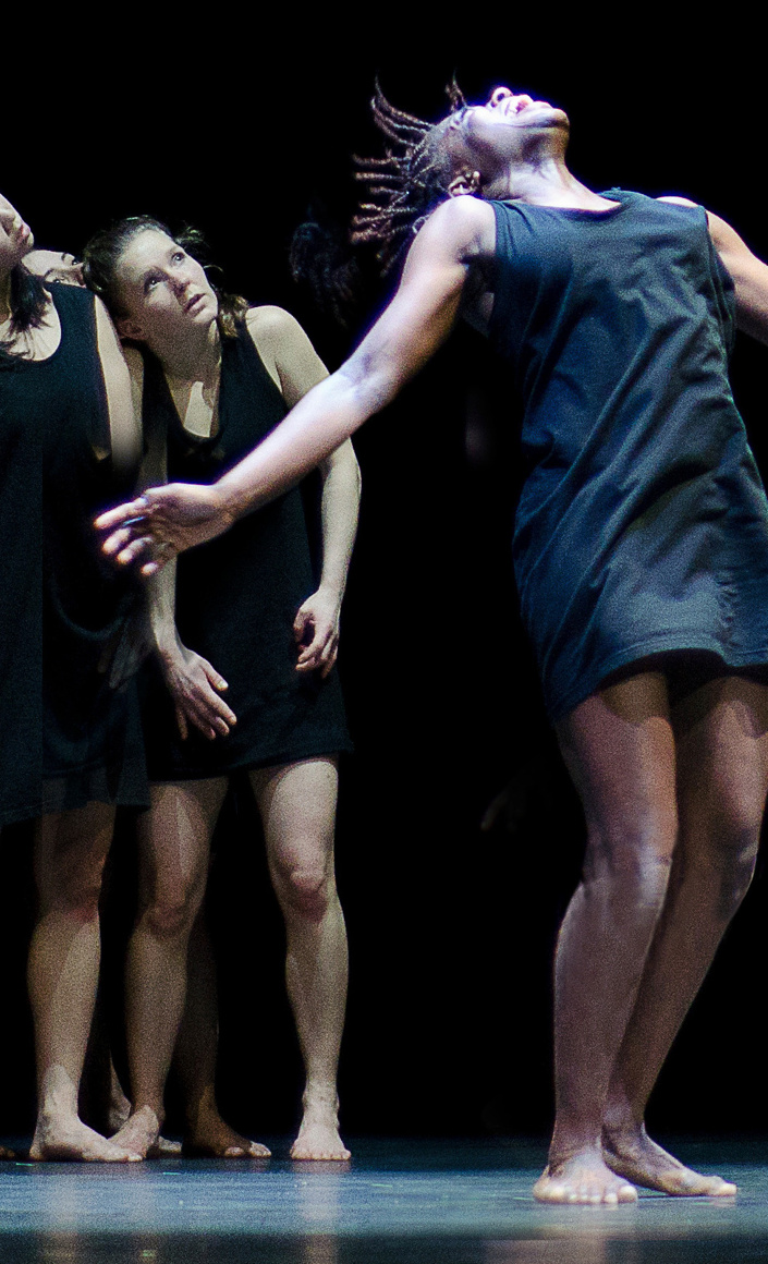 Becoming - Eine Tanztheaterproduktion der Sticky Trace Company